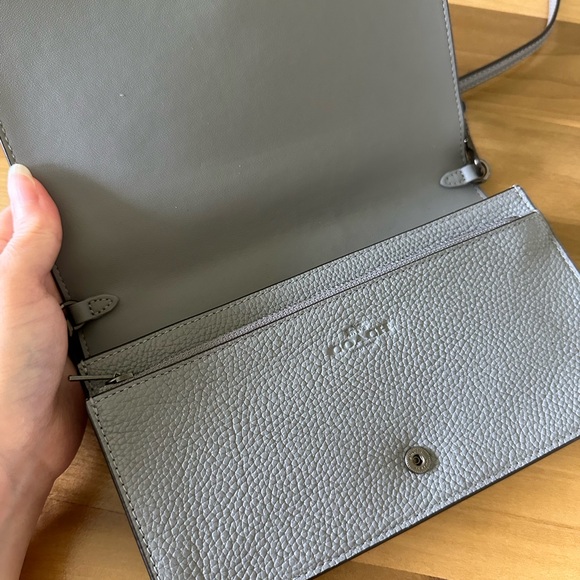 NWOT Coach Pebble Crossbody Wallet - Picture 5 of 9